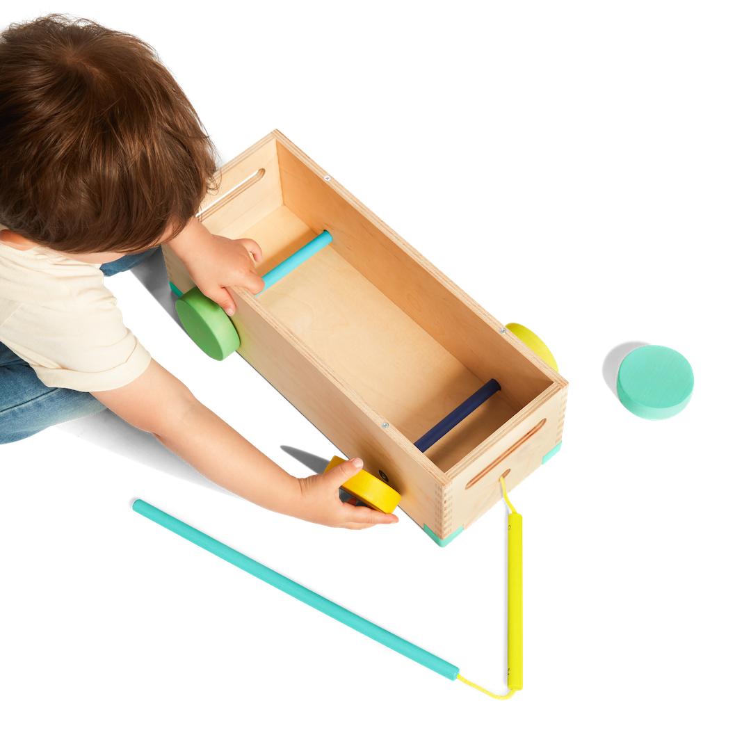 Learn to plan ahead and reach a goal: assemble a simple box car in a sequence of steps.